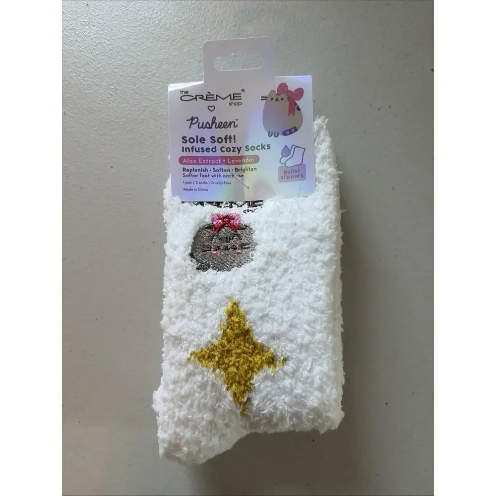 THE CREME SHOP PUSHEEN SOLE SOFT INFUSED SOCKS ALOE, WHITE, STARS NEW